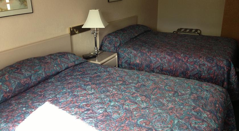 Super 8 By Wyndham Golden Hotell Rom bilde