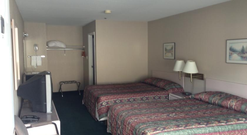 Super 8 By Wyndham Golden Hotell Eksteriør bilde